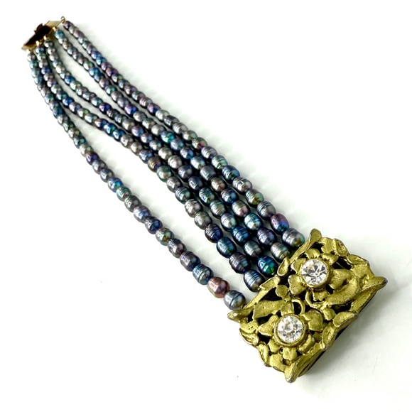 kim cuddy designs Jewelry - Multistrand Peacock Pearl Beaded Bracelet with a Vintage Clasp